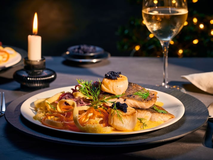 Jezerska zlatovčica i jakobove kapice na tagliatelle tjestenini