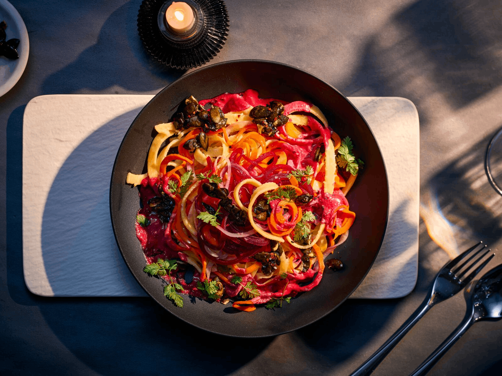 Rezept-Xmas-Hausgemachte_Tagliatelle_mit_rotem_Bete-Schaum